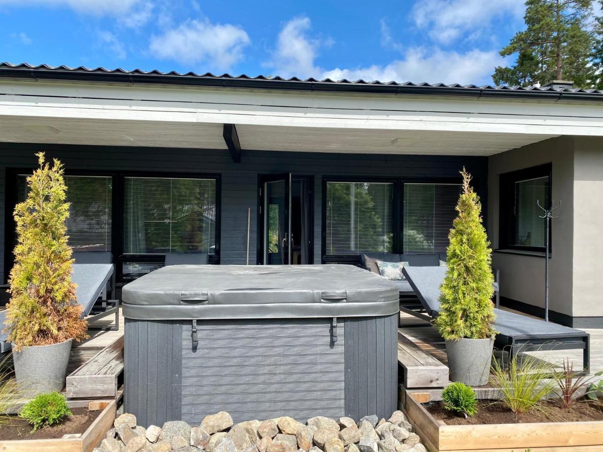 Idyllic Villa Unikko With Jacuzzi And Sauna Björneborg Eksteriør bilde